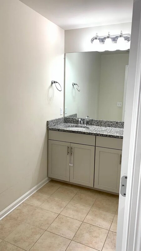 Building Photo - 7 Locust Ln