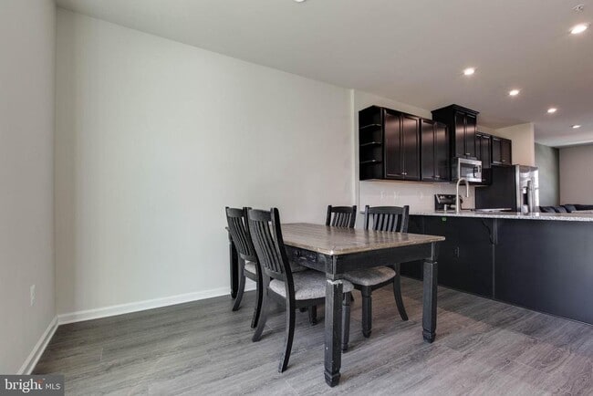 Building Photo - 188 Woodgate Cir