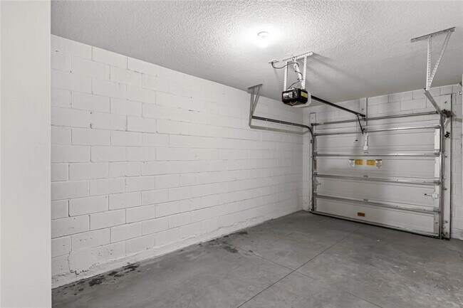 Building Photo - 2340 Penguin Blvd