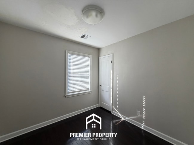 Building Photo - Stunning 3BR Memphis Home with Fenced Backyard & Patio