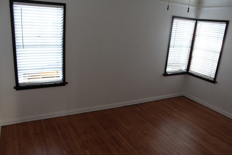 Building Photo - 4256 2nd Ave