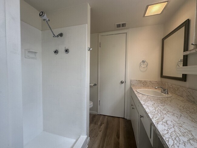 Building Photo - "Charming 2-Bed Retreat with Fireplace & Modern Comforts in Prescott, AZ!"