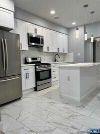 Building Photo - 326 70th St