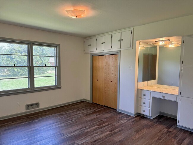 Building Photo - Charming 4 Bed 2 Bath Home in Morningside!