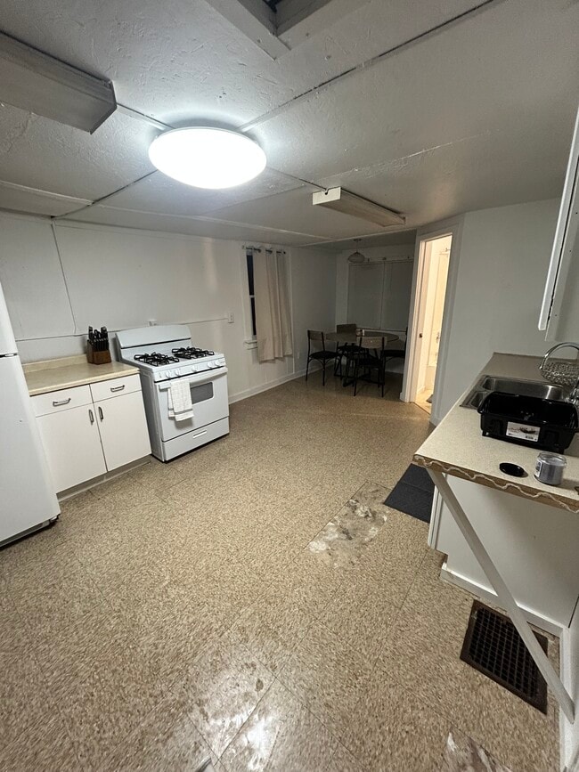 Building Photo - 171 W Seneca St