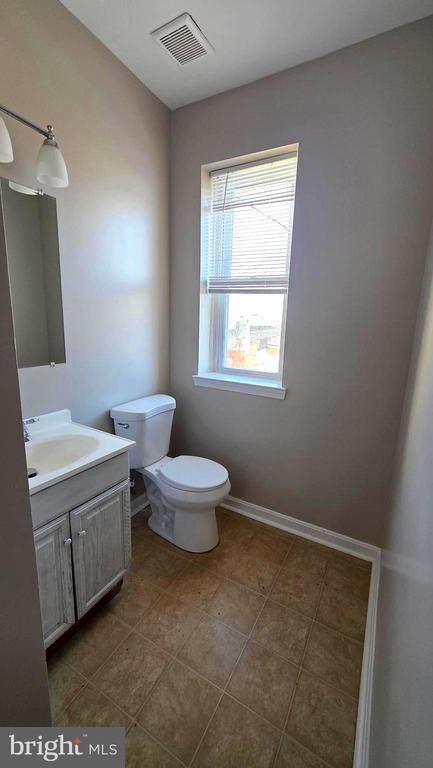 Building Photo - 539 N Luzerne Ave