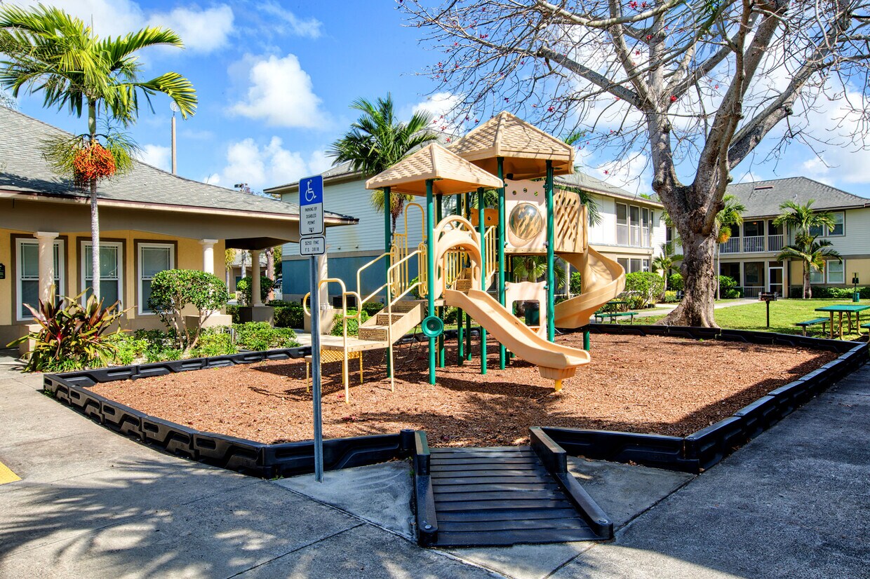 Palm Gardens Apartments Lake Worth