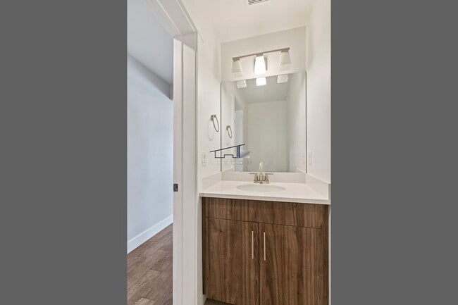 Building Photo - 6471 Aspen Ln