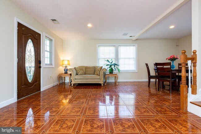 Building Photo - 303 Lincoln Ave