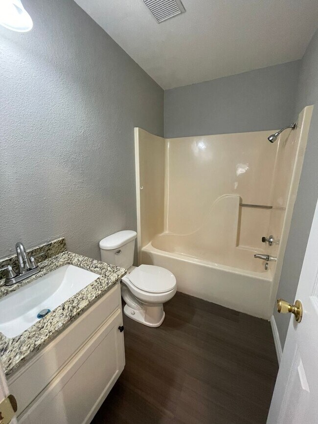 Building Photo - 8512 Southridge Dr