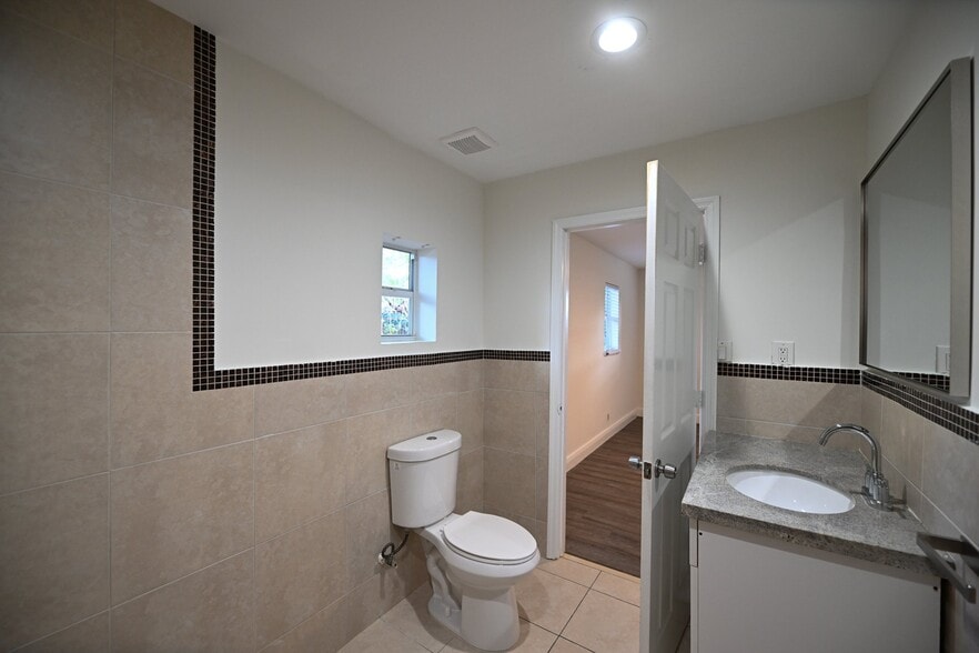 Building Photo - 2507 N 66th Ave