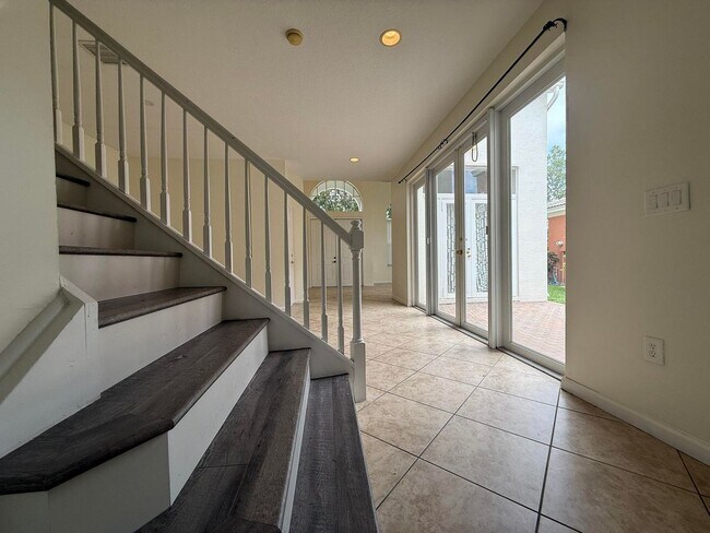 Building Photo - 2793 Shaughnessy Dr