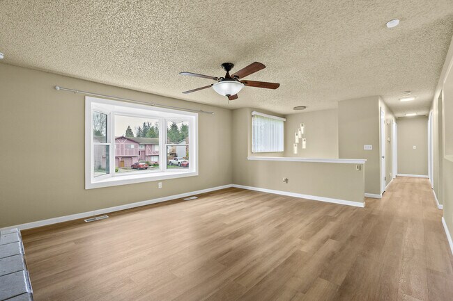 Building Photo - 6021 98th St NE