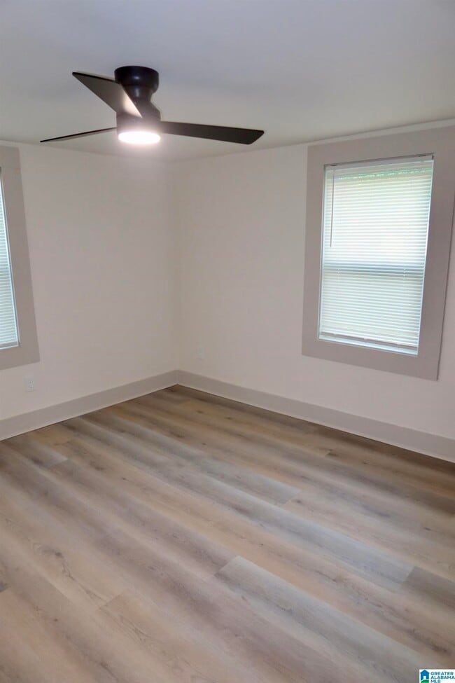 Building Photo - 320 Samford St