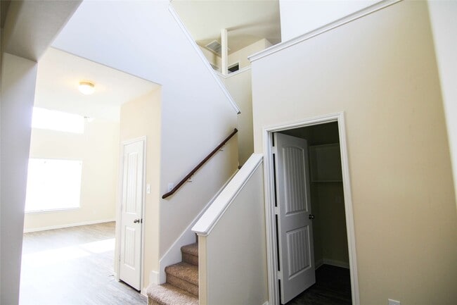 Building Photo - 3771 Lake Bend Shore Dr