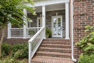 Building Photo - 1015 Crimson Clover Dr