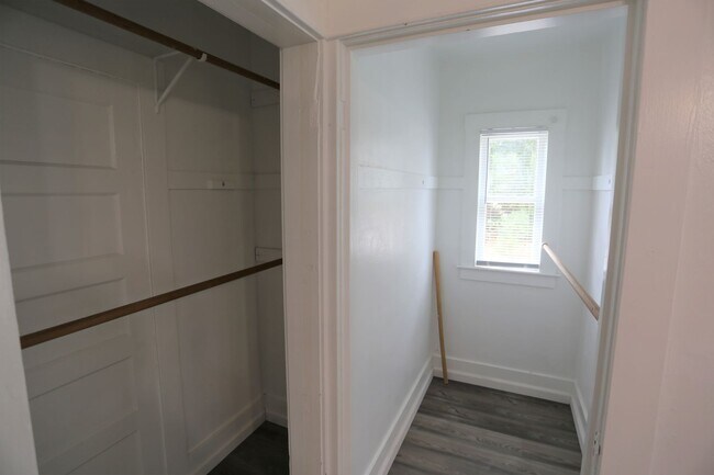 Building Photo - Country Living in the City