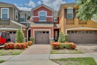 Building Photo - Stylish 3/2.5 Townhome with Open Floor Pla...