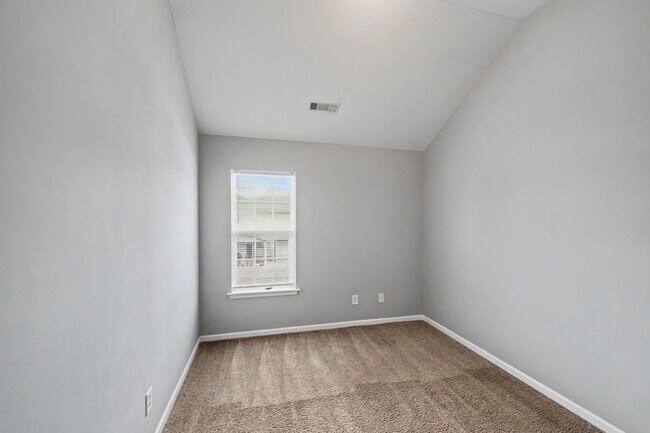 Building Photo - Spacious 4BR Home with Fenced Yard in University City!