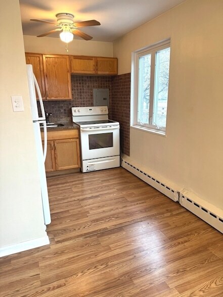 Building Photo - 708 W Bittersweet Pl