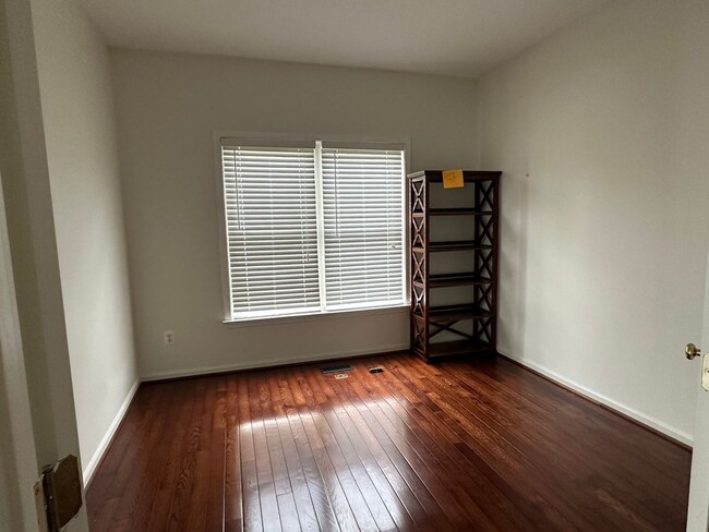 Building Photo - 110 Pangborne Ct