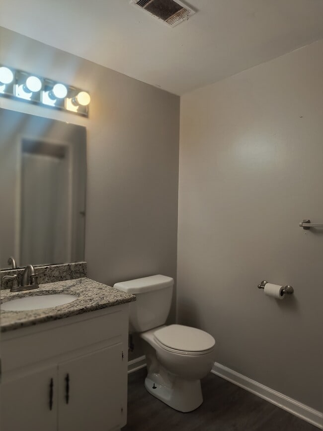 Building Photo - 2 Southern Pines Dr
