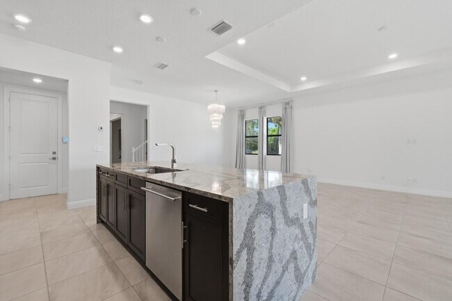 Building Photo - 11760 Bayview Cir