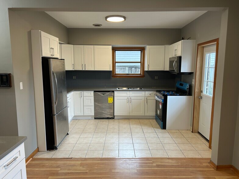 Building Photo - 5406 N Lovejoy Ave