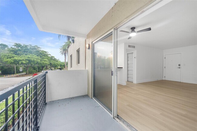 Building Photo - 12101 NE 6th Ave