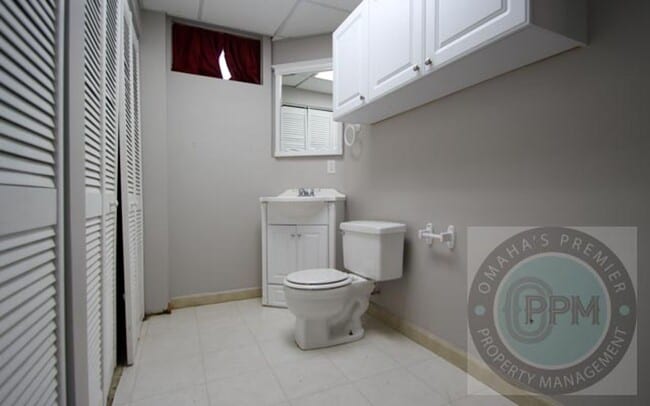 Building Photo - Discover a spacious 3Bd/2.5Ba home