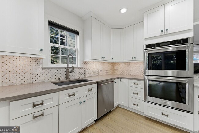 Building Photo - 302 Hascall Rd NW