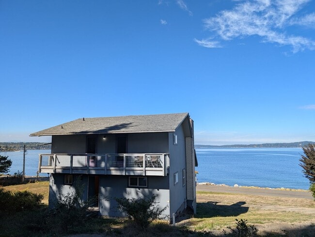 Building Photo - A Luxury Beachfront Lodge Awaits! For Rent...