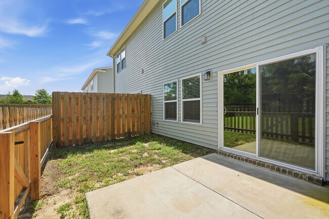Building Photo - 699 Woodlawn Ave