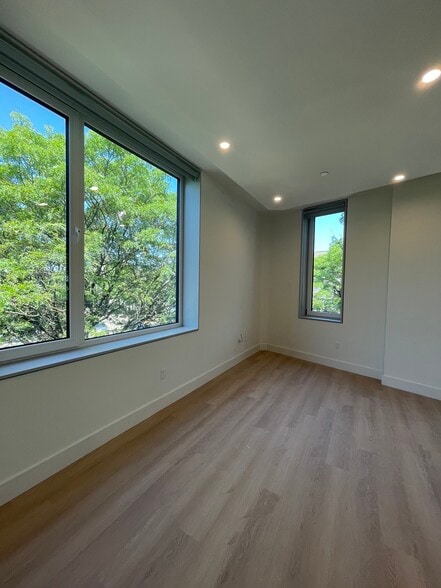 Building Photo - 1127 Harrison Ave