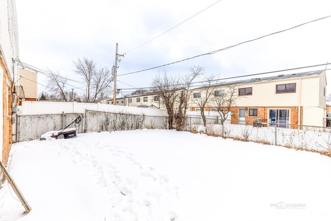 Building Photo - 9260 Dee Rd