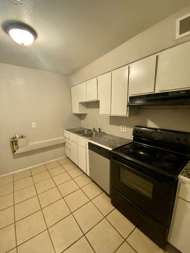 Building Photo - 4613 Belton Ave