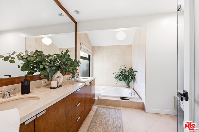 Building Photo - 18055 Coastline Dr