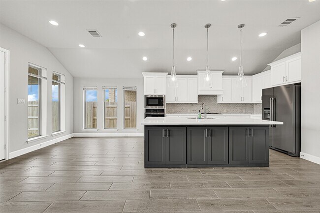 Building Photo - 24831 Hibiscus Gdn Wy