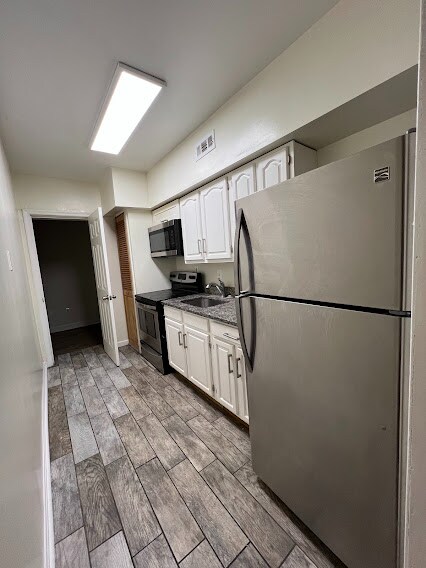 Building Photo - 1213 Raum St NE