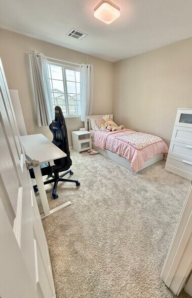 Building Photo - 3953 Painted Lady Ave
