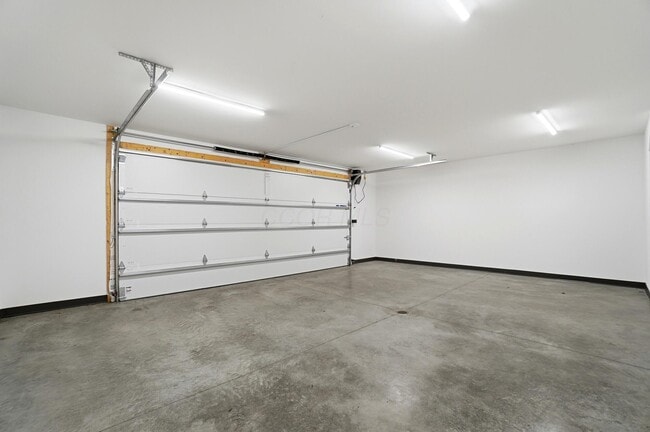 Building Photo - 33 N Blacksmith Ln