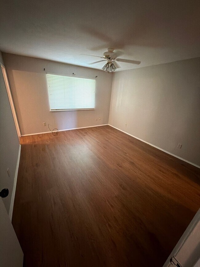 Building Photo - 4908 Wagner Dr