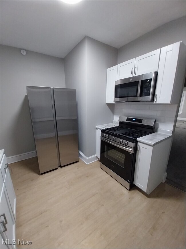 Building Photo - 1635 Hillcrest Rd