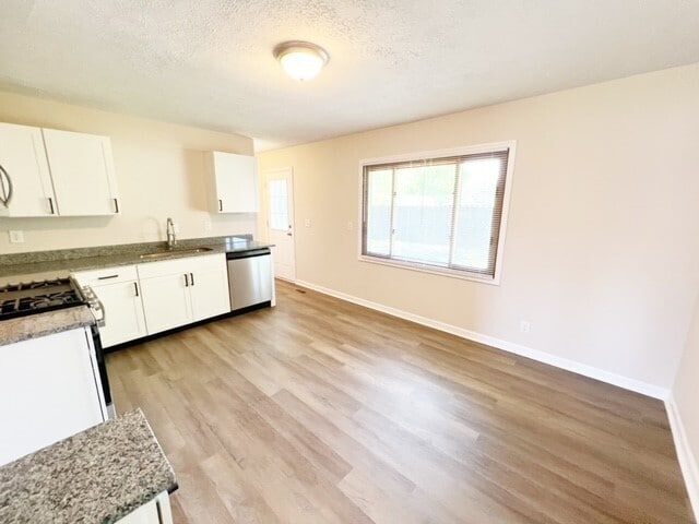 Building Photo - 2656 Calbert Dr