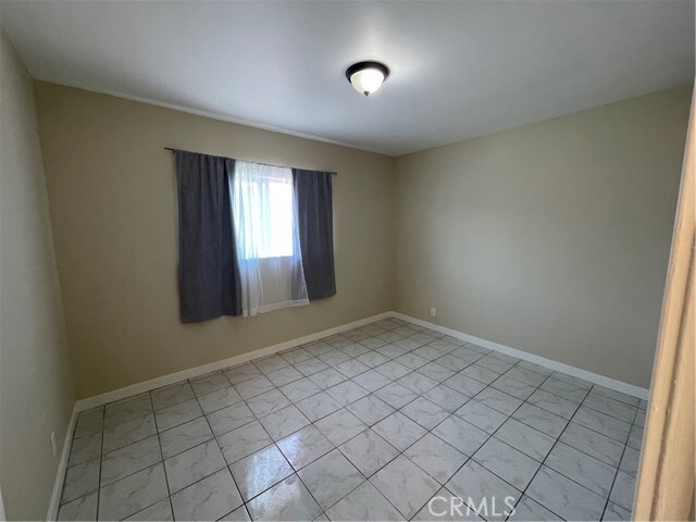 Building Photo - 1077 S Rowan Ave
