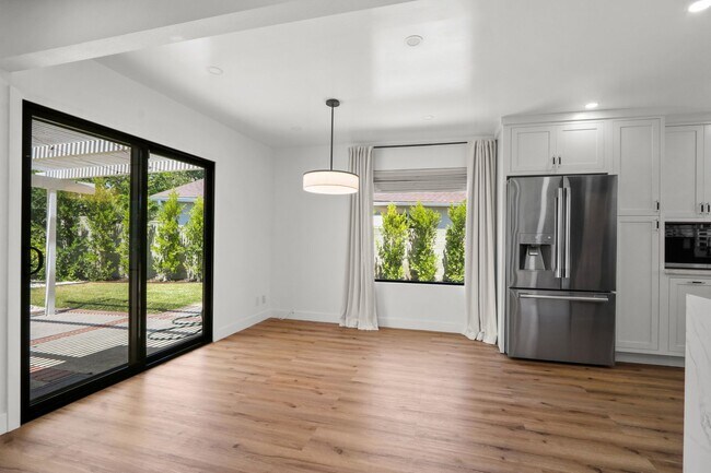 Building Photo - Renovated Lake Forest Home with Expansive Yard & Modern Finishes