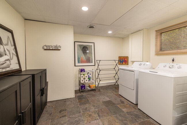 Building Photo - 10046 Sheridan Dr