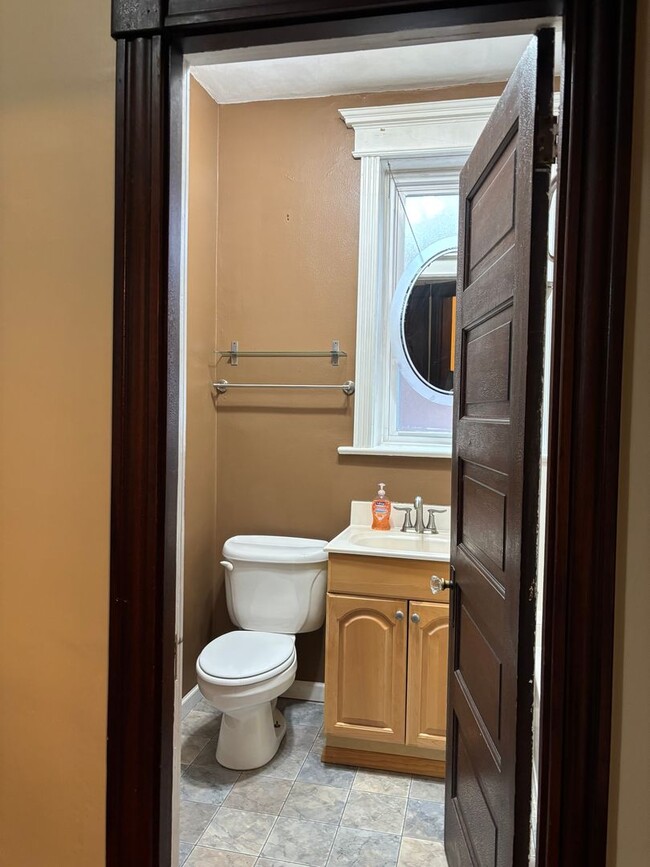 Building Photo - Completedly Remodeled 2+ Bedroom Home