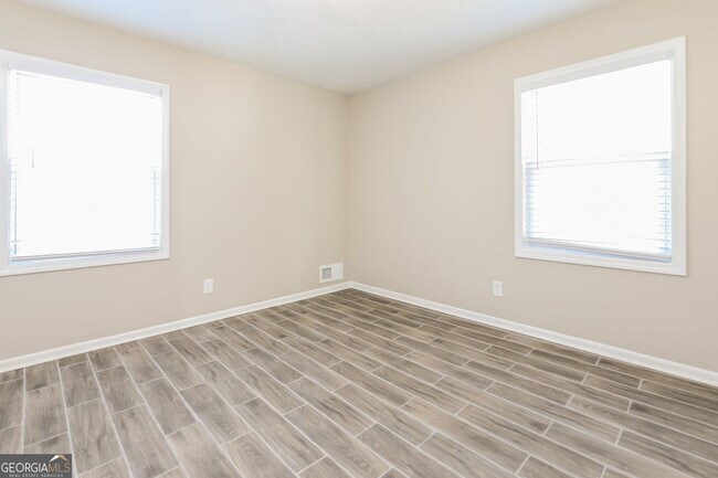 Building Photo - 219 Deerfield Dr