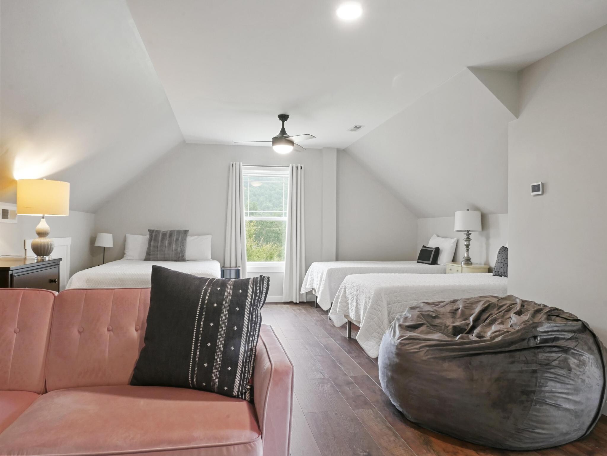 Large upstairs suite - 105 Bobby Ridge Dr